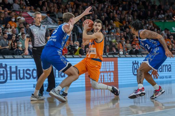 为孔帕尼的 为孔帕尼的