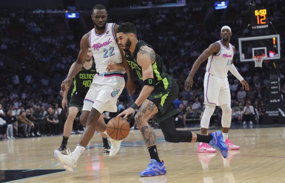 第三人跑动 第三人跑动